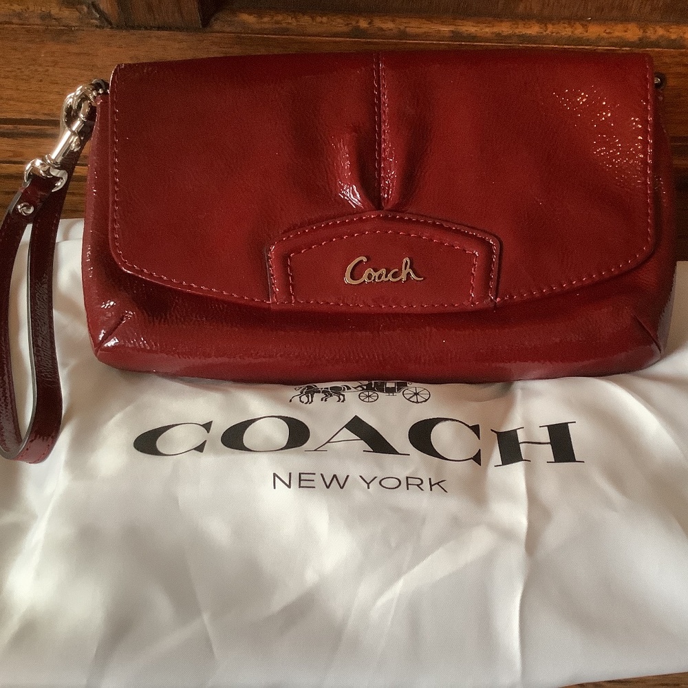 COACH Red Crimson Wristlet clutch, NWT
